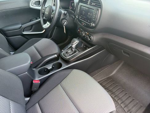 Used 2024 Kia Soul LX w/ Option Group 015 FWD image 16