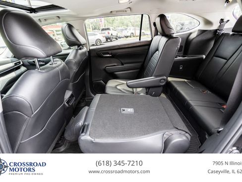 Used 2023 Toyota Highlander XLE AWD/4WD image 35