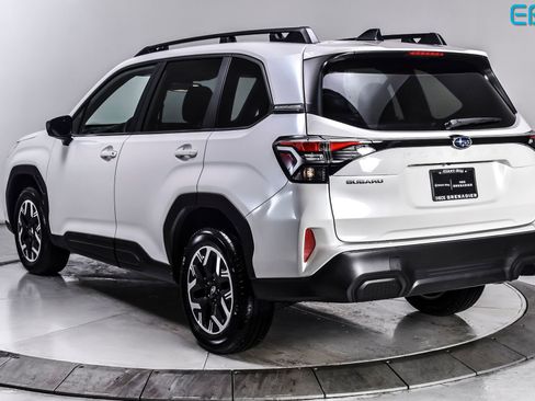 Used 2025 Subaru Forester Premium image 4