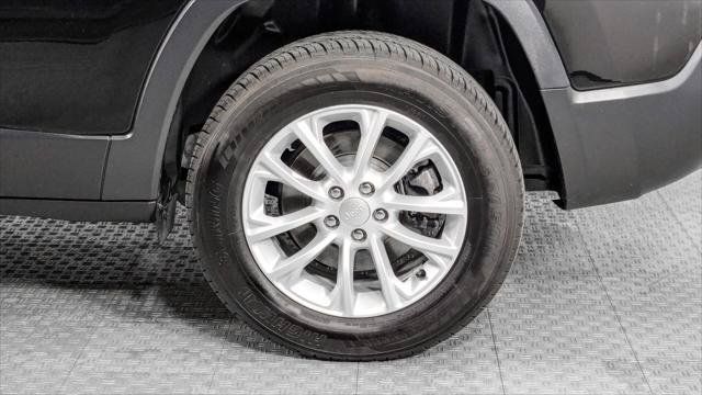 Used 2020 Jeep Cherokee Latitude AWD/4WD image 35