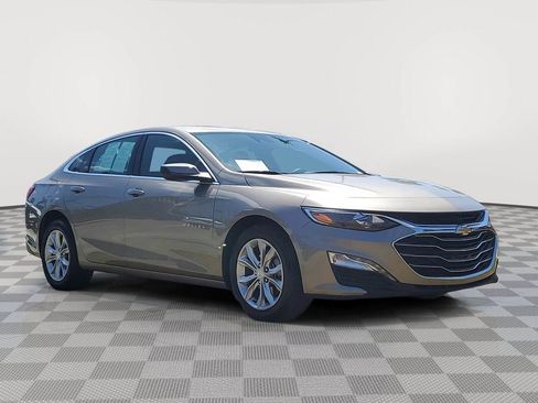 Used 2025 Chevrolet Malibu LT FWD image 3