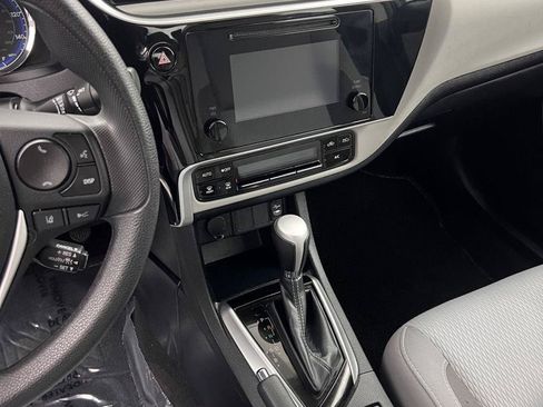 Used 2018 Toyota Corolla LE FWD image 5