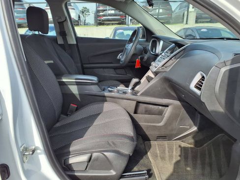 Used 2017 Chevrolet Equinox LS FWD image 18