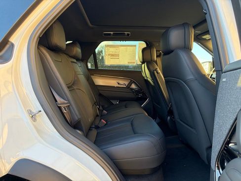 New 2025 Land Rover Range Rover Sport Dynamic SE image 17
