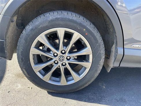 Used 2018 Toyota RAV4 Limited image 9