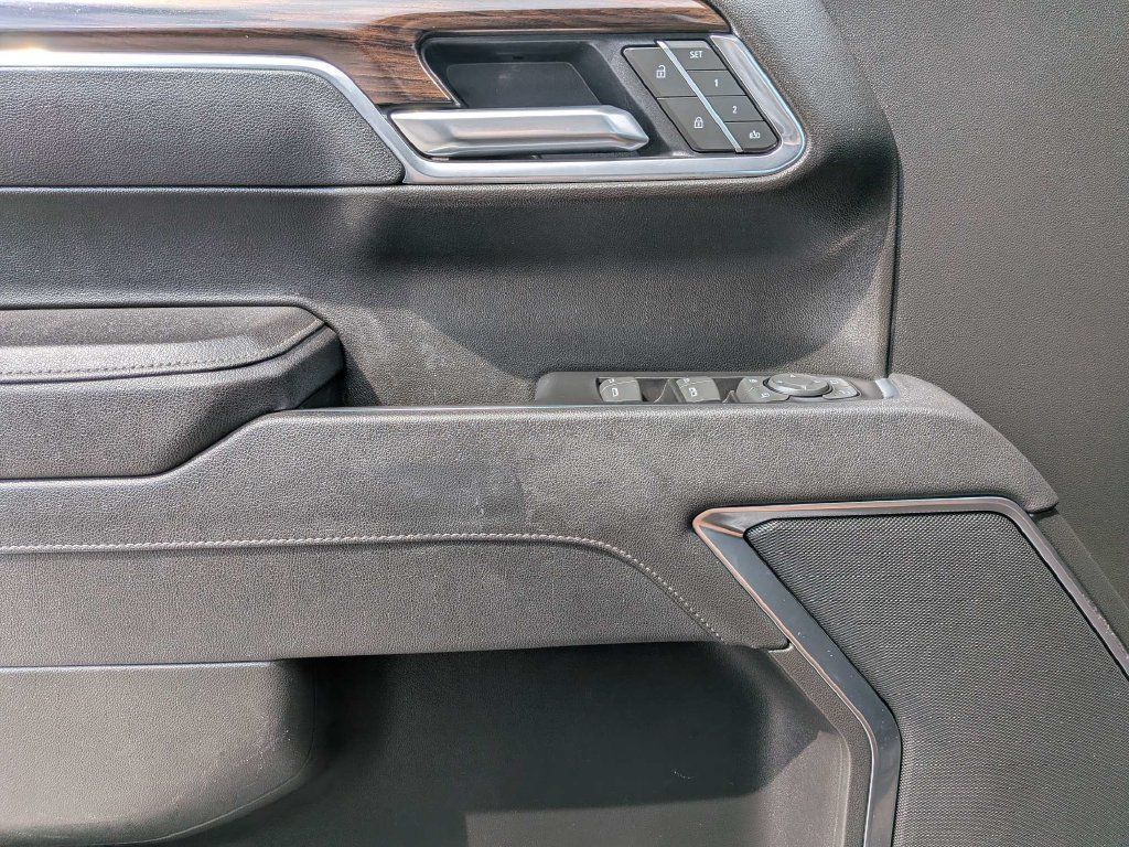 Used 2025 GMC Sierra 1500 SLT RWD image 32