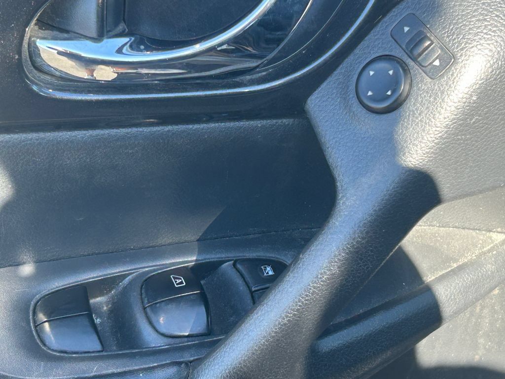 Used 2018 Nissan Rogue S FWD image 24