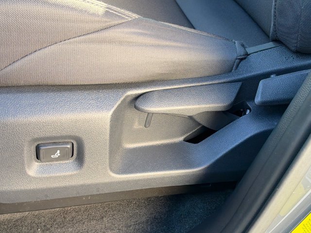 Used 2025 Toyota Tacoma SR5 AWD/4WD image 16