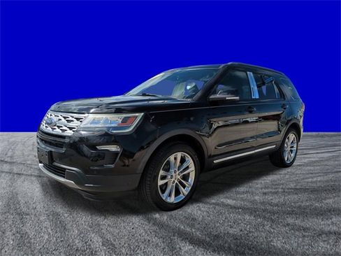 Used 2018 Ford Explorer XLT w/ Equipment Group 202A image 8