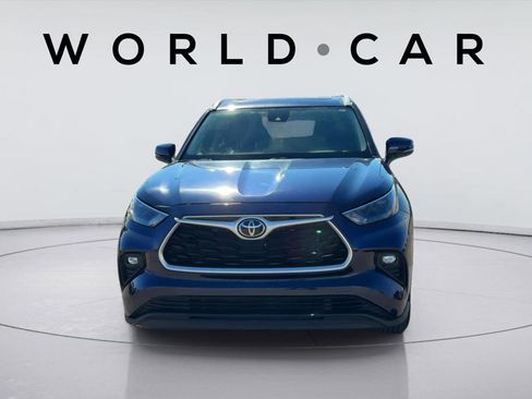 Used 2023 Toyota Highlander XLE image 2