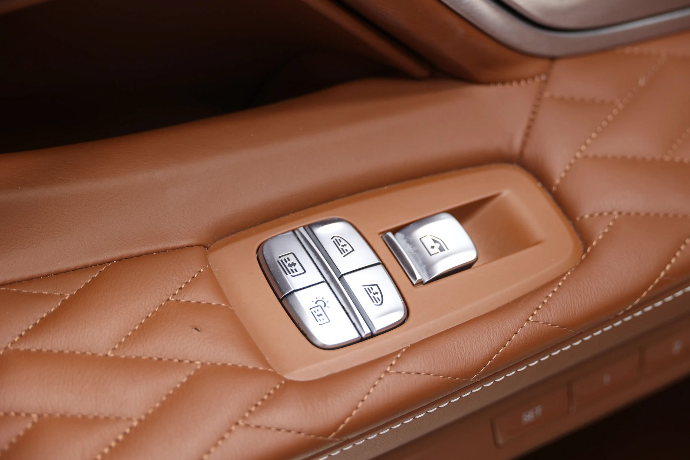 Used 2022 BMW ALPINA B7 xDrive w/ Luxury Rear Seating Package AWD/4WD image 50