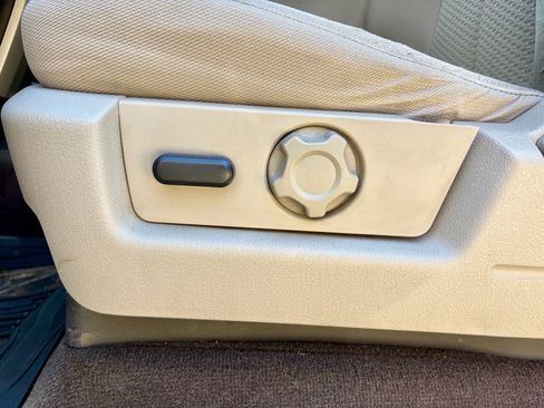 Used 2010 Ford F150 XLT image 16