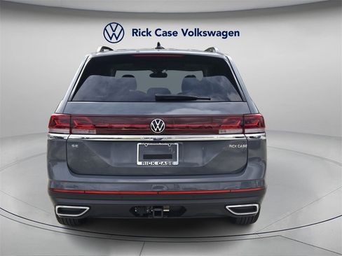 Certified 2025 Volkswagen Atlas SE w/ Panoramic Sunroof Package image 5