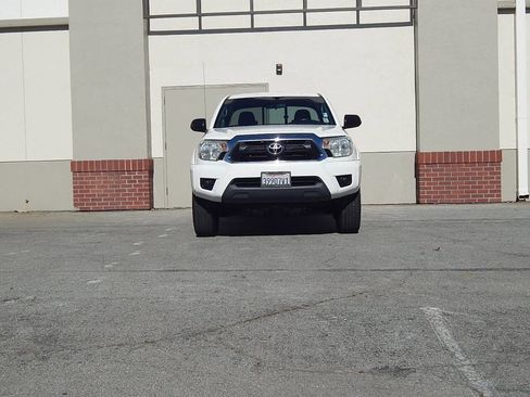 Used 2015 Toyota Tacoma PreRunner w/ SR5 Package RWD image 16