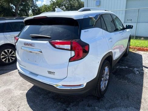 Used 2022 GMC Terrain SLT w/ Infotainment Package II FWD image 11
