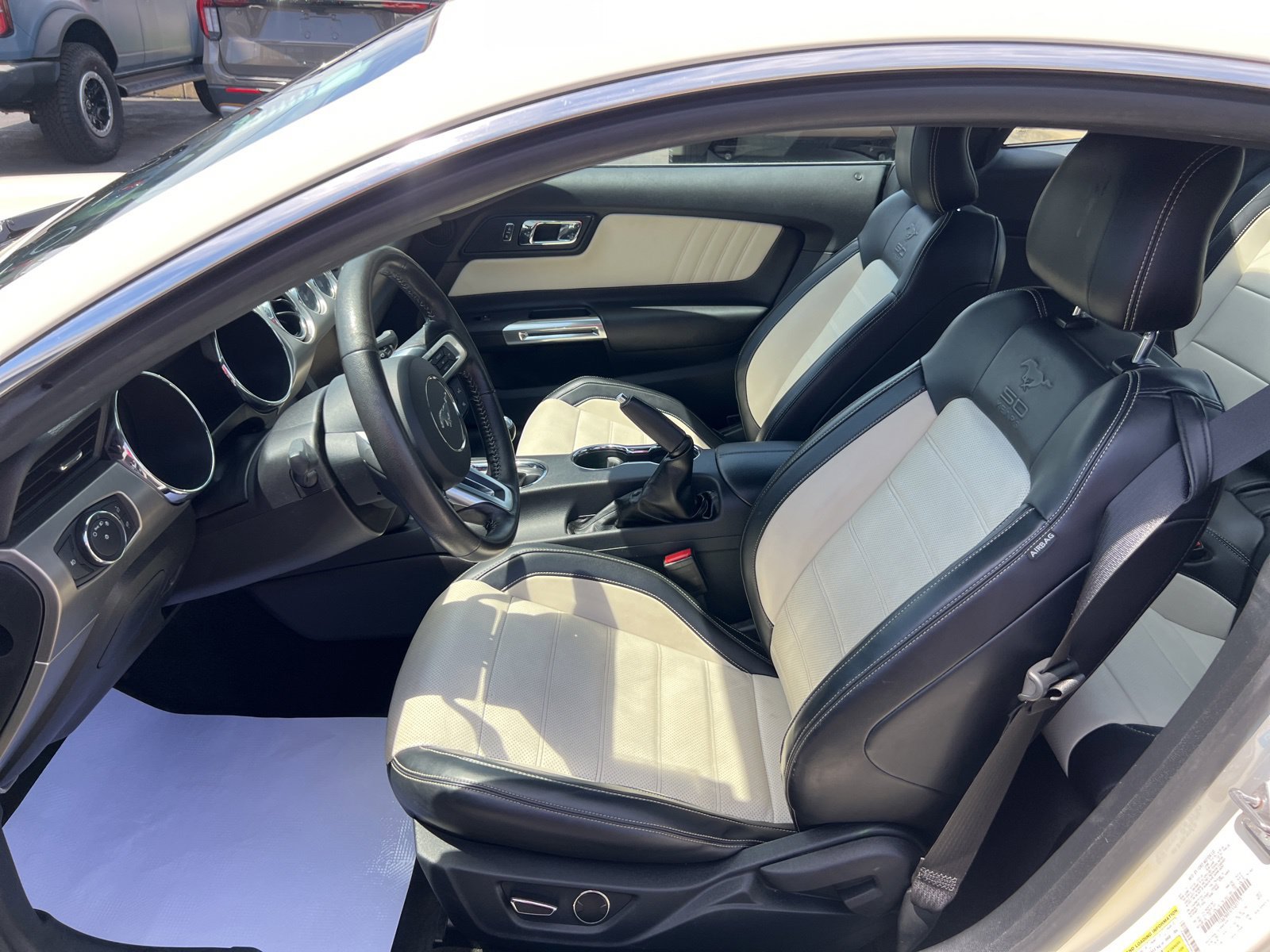 Used 2015 Ford Mustang 50 Years RWD image 25