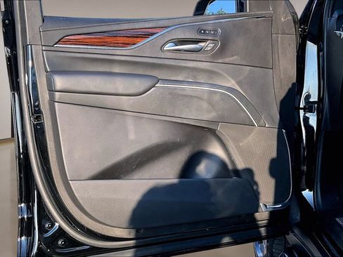 Used 2023 Cadillac Escalade Premium Luxury RWD image 18