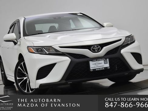 Used 2018 Toyota Camry SE FWD image 3
