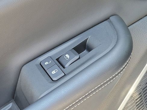 Used 2023 Jeep Grand Cherokee Limited image 15