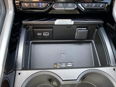 Used 2022 GMC Yukon XL Denali w/ Advanced Technology Package image 15