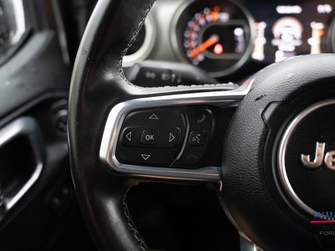 Used 2022 Jeep Wrangler Unlimited Sahara AWD/4WD image 13