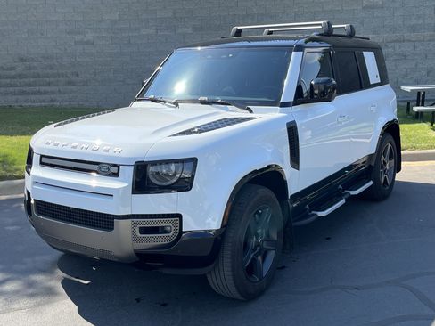 Used 2024 Land Rover Defender 110 X-Dynamic SE AWD/4WD image 2