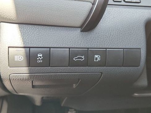 Used 2018 Toyota Camry LE w/ Convenience Package image 17