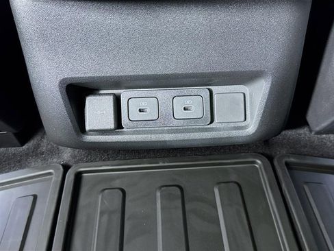 New 2026 Land Rover Discovery Limited Edition image 28