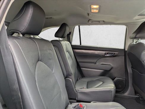 Used 2020 Toyota Highlander Limited image 22