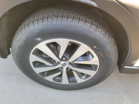 Used 2025 Subaru Outback Premium image 2