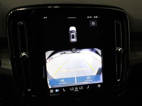 Used 2025 Volvo XC40 B5 Plus image 10