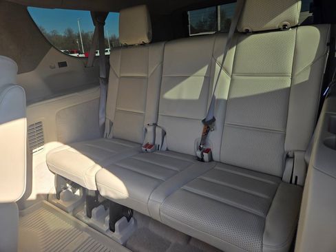 Used 2025 Cadillac Escalade ESV Premium Luxury Platinum image 9