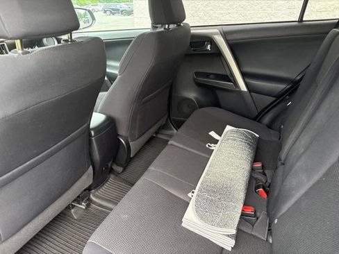 Used 2018 Toyota RAV4 XLE AWD/4WD image 12