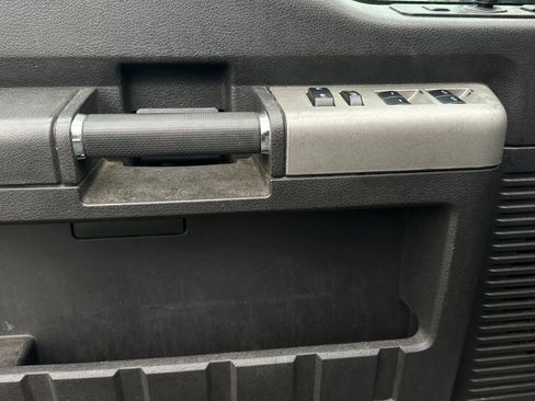 Used 2013 Ford F350 Lariat w/ Lariat Chrome Pkg image 11