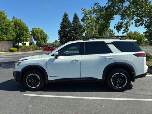 Used 2025 Nissan Pathfinder Rock Creek AWD/4WD image 9