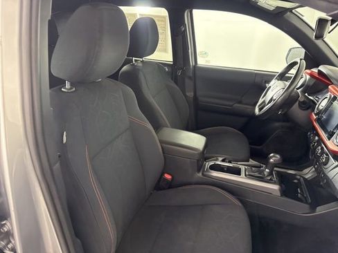 Used 2019 Toyota Tacoma TRD Sport image 16