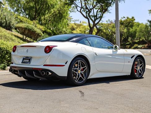 Used 2015 Ferrari California T RWD image 25