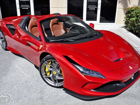 Used 2022 Ferrari F8 Tributo image 2