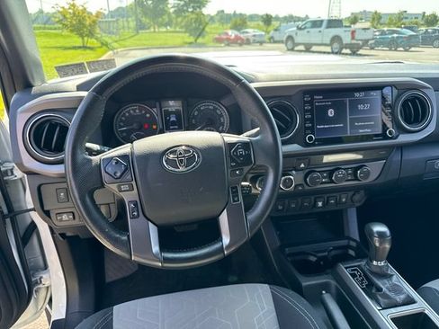 Used 2021 Toyota Tacoma TRD Sport w/ Technology Package AWD/4WD image 17