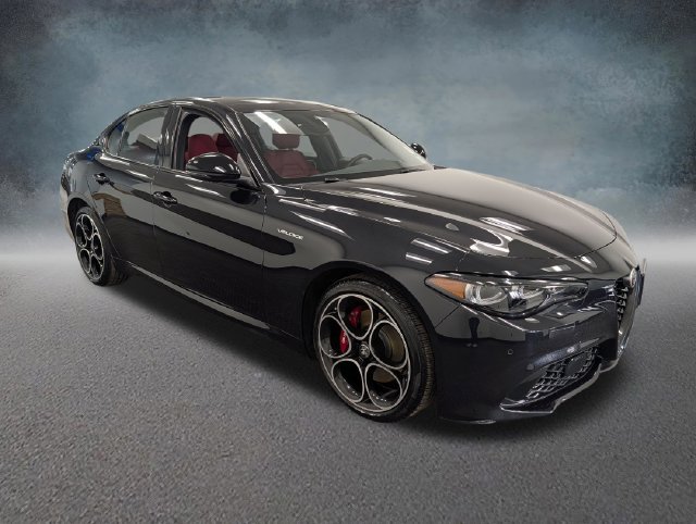 Used 2024 Alfa Romeo Giulia Veloce AWD/4WD image 3