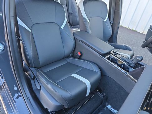 Used 2025 Toyota Camry SE image 16