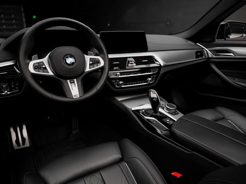 Used 2020 BMW 540i xDrive w/ M Sport Package AWD/4WD image 2