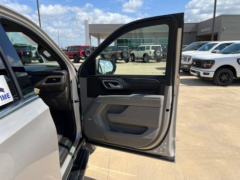 Used 2022 GMC Yukon XL SLT w/ SLT Premium Package AWD/4WD image 38