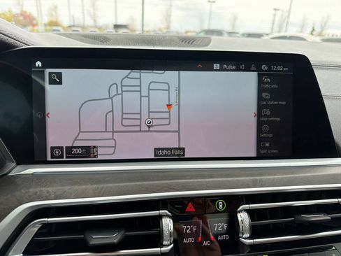 Used 2022 BMW X7 M50i image 30