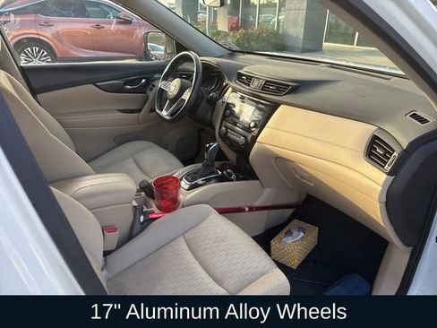 Used 2017 Nissan Rogue SV image 18