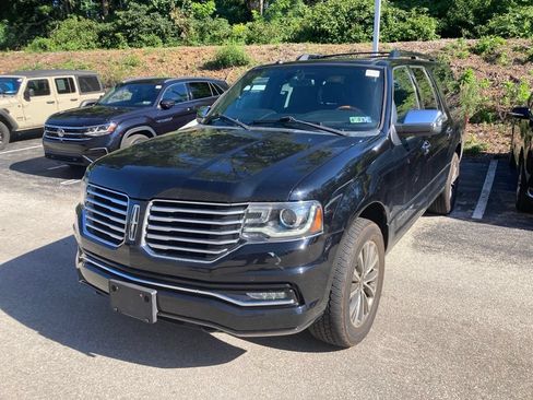 Used 2017 Lincoln Navigator L Select AWD/4WD image 3