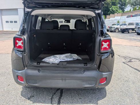 Certified 2020 Jeep Renegade Altitude FWD image 28
