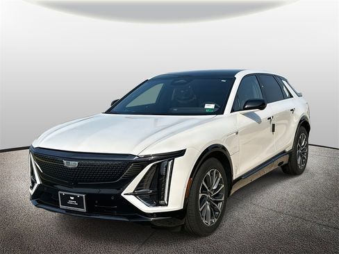 New 2025 Cadillac Lyriq Sport image 5