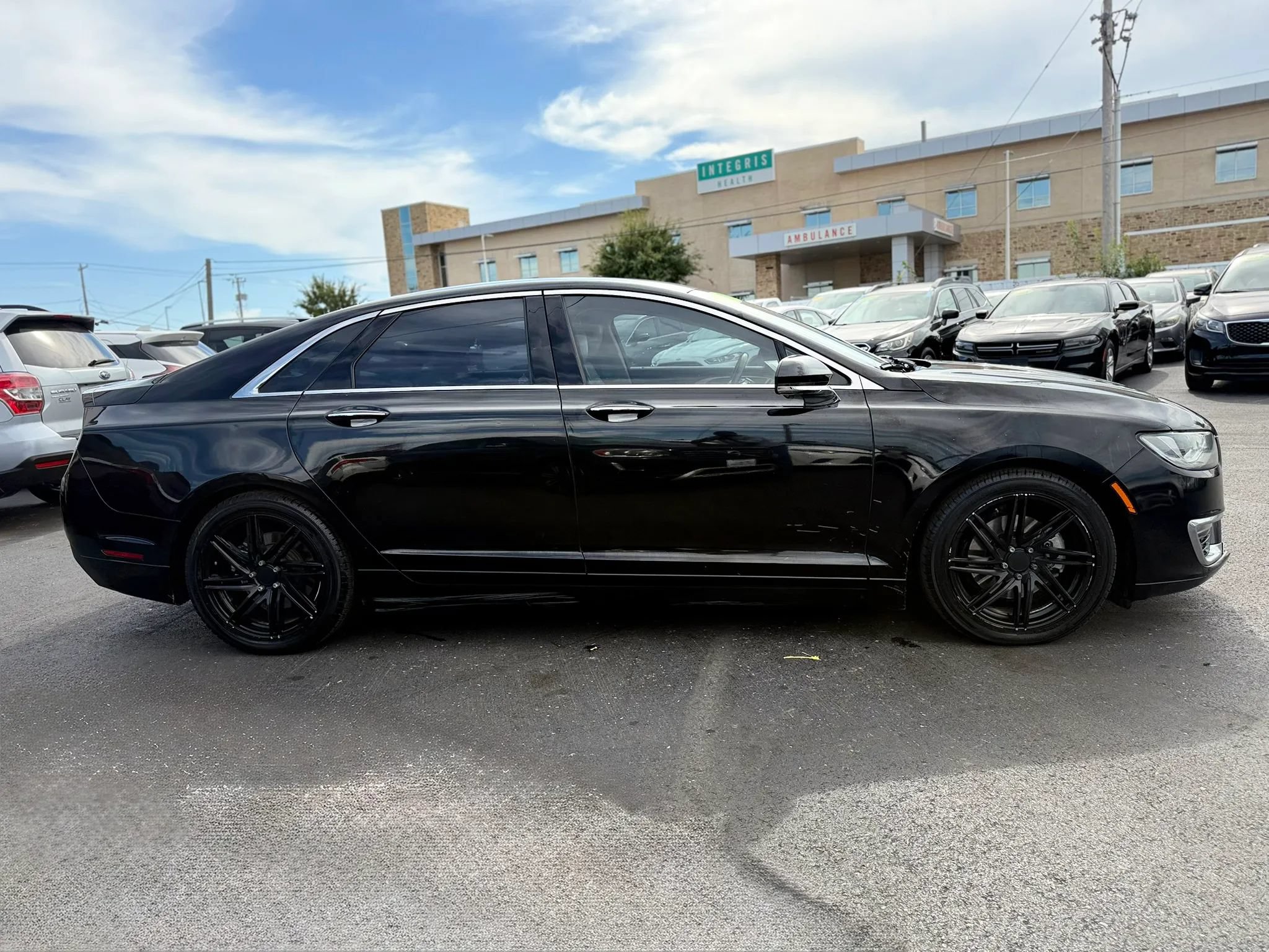 Used 2019 Lincoln MKZ Reserve FWD image 2