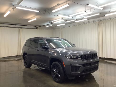 New 2026 Jeep Grand Cherokee L Limited w/ Limited Altitude Package AWD/4WD image 4